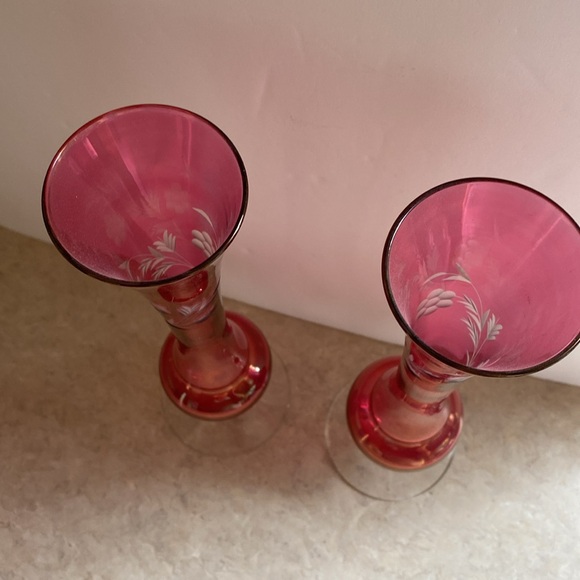 Beautiful Cranberry glass cut to clear tall bud flower vase (2) - Picture 3 of 9